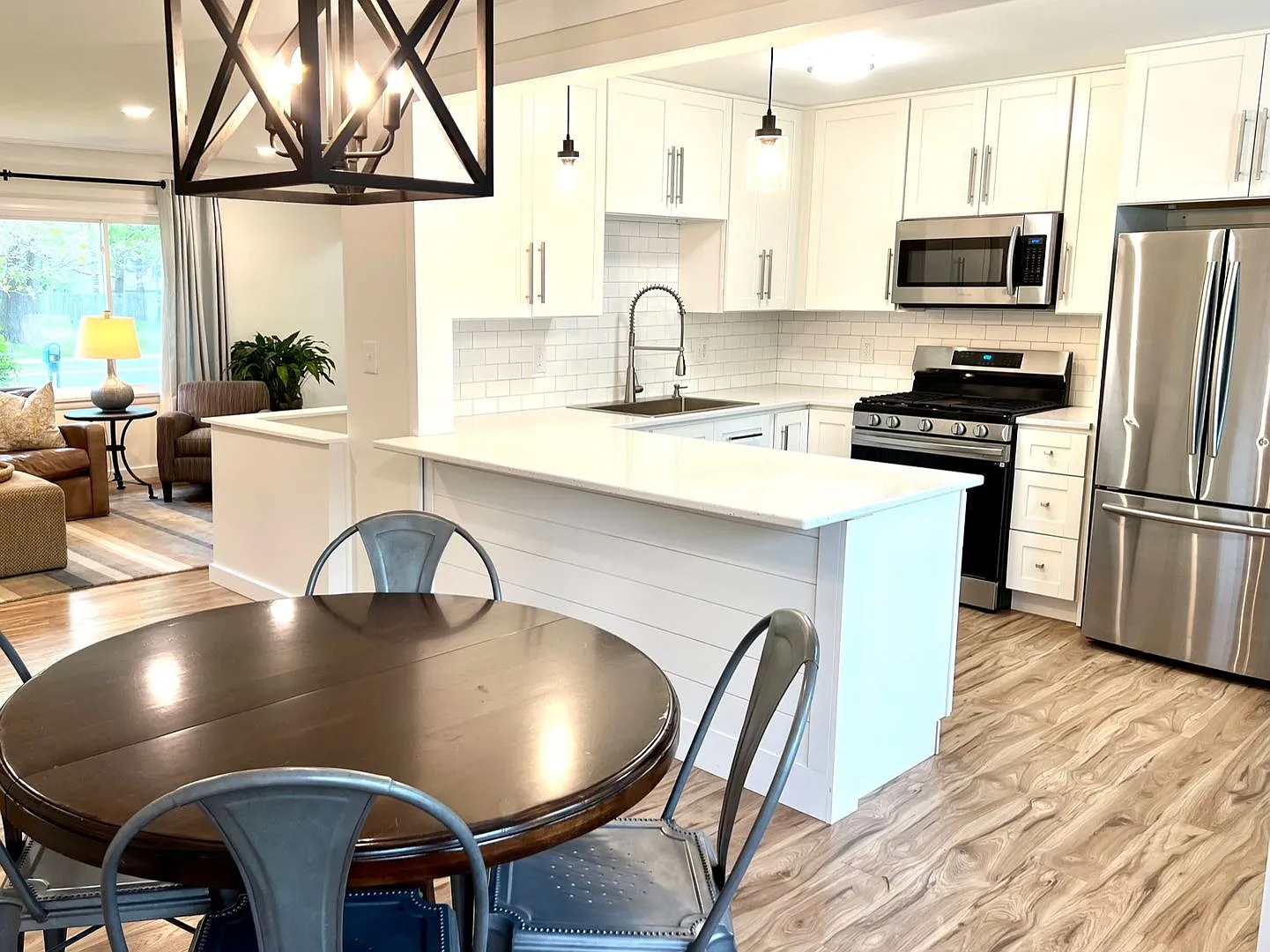 Completely renovated! Forest Hills Eastern Schools — Photo 3