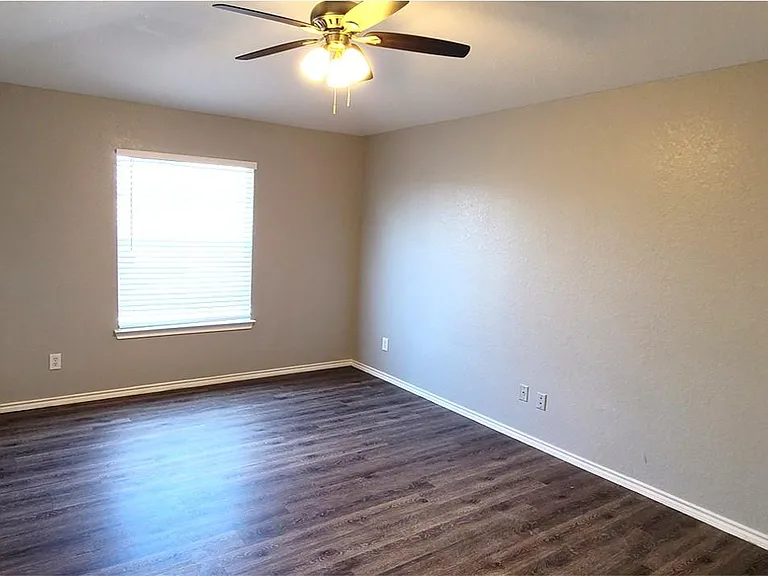 8506 Adams Hill Dr — Photo 9
