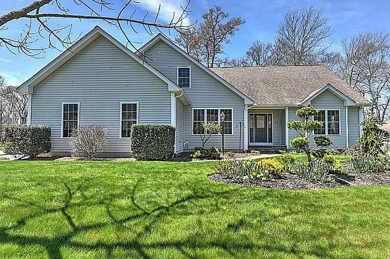 10 Strawberry Ln, Warren, RI 02885 Zillow