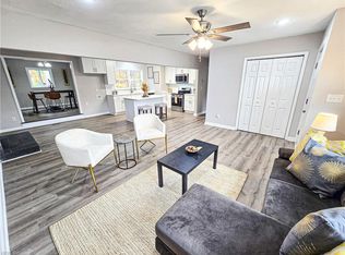 3 Grant Dr, Newport News, VA 23608