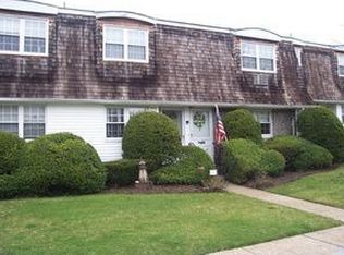 3915 Wilshire Ln, Oakdale, NY 11769
