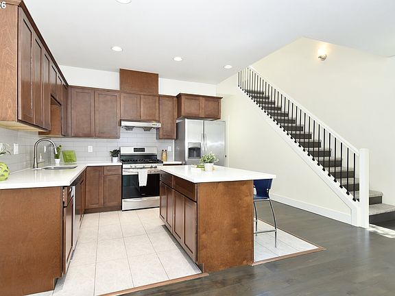 4th image of 8550 SE Brooklyn St