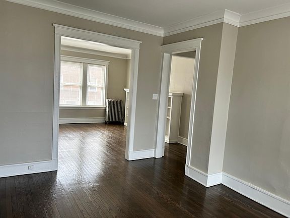 3rd image of 3040 W Sunnyside Ave #C2