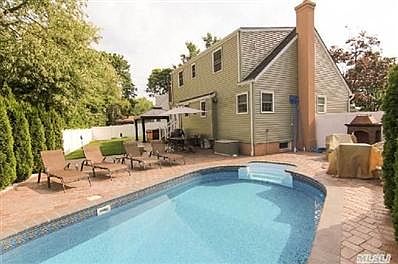 3rd image of 2519 Hysler St