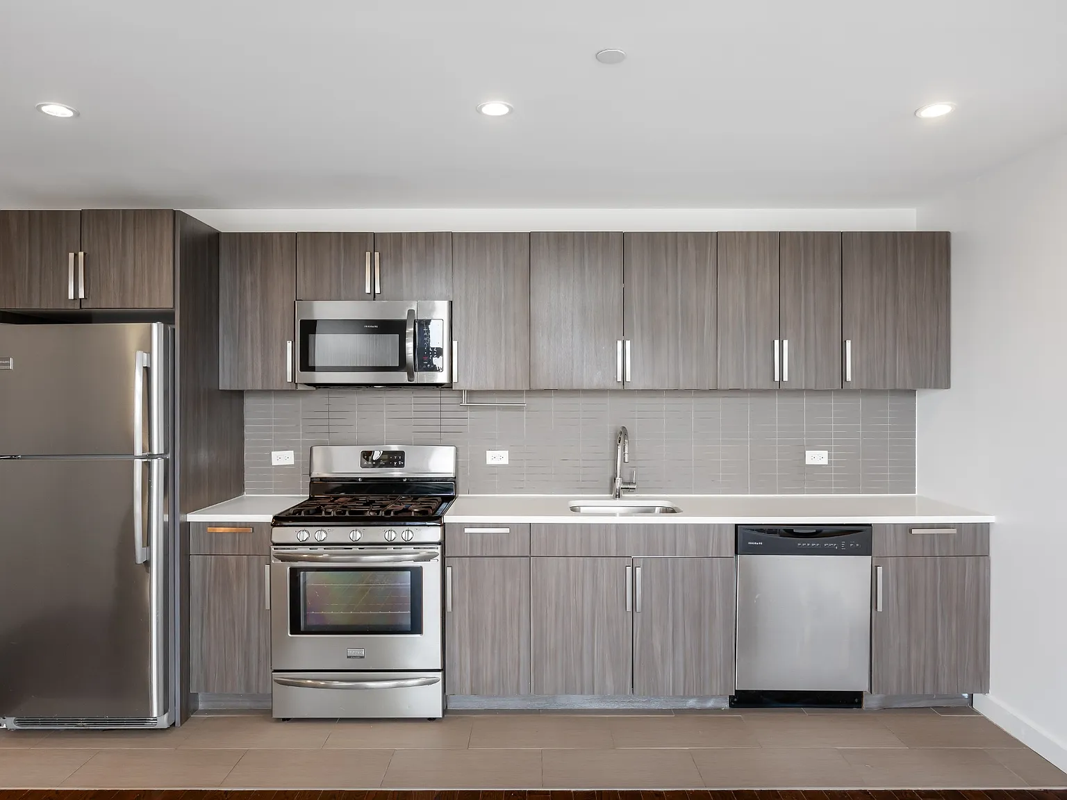 12-15 Broadway — Photo 4