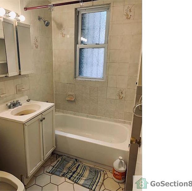 2nd image of 3984 Carpenter Ave Floor 1
