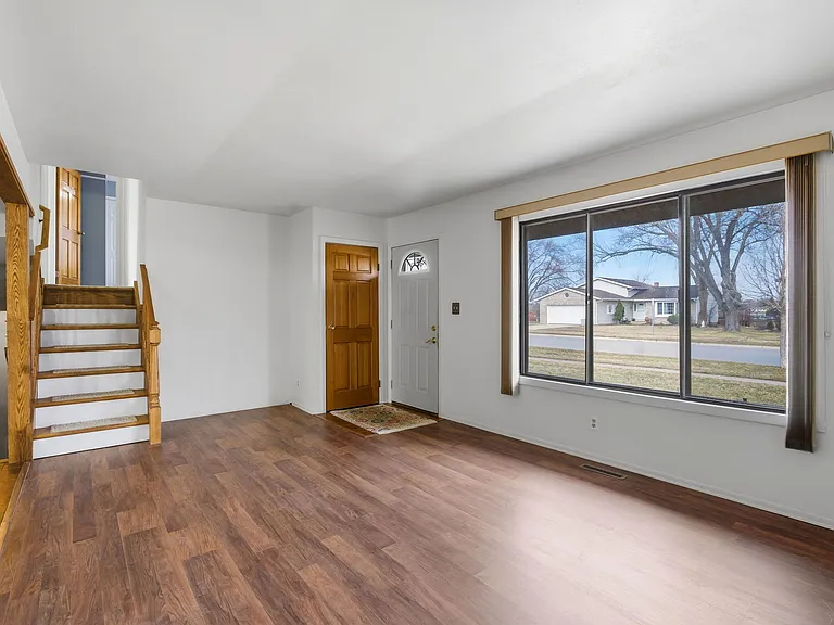 409 Kensington Dr — Photo 9