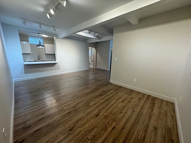 780 Farmington Ave — Photo 4
