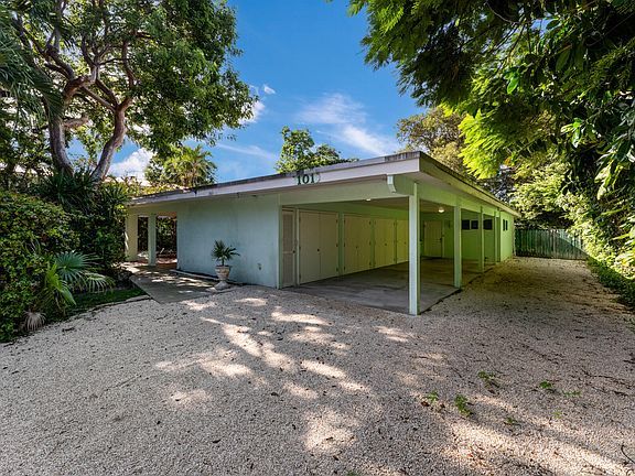 3rd image of 101 Orange Ln