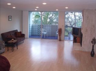 321 N Oakhurst Dr APT 201, Beverly Hills, CA 90210
