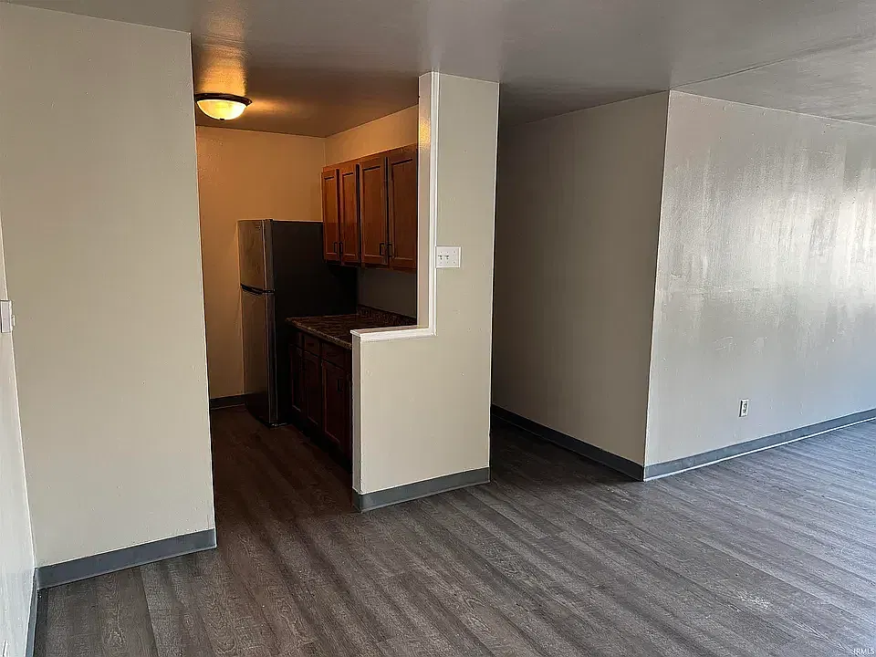 Fully Renovated 3BR Apartment in Elkhart, Move-In Ready! — Photo 2
