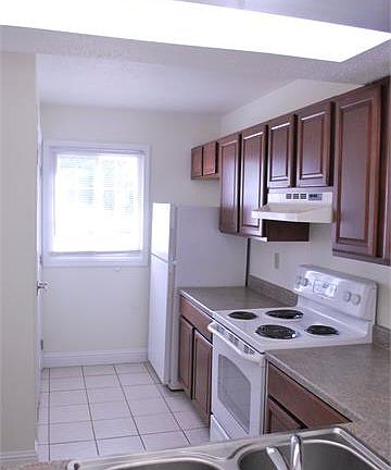 4th image of 618 E Campus Dr APT G