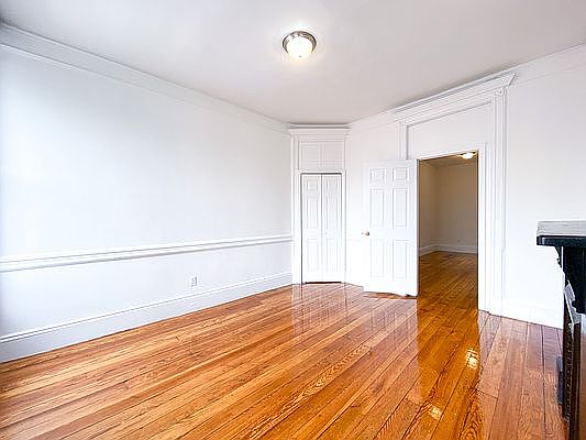 3rd image of 202 1st Ave APT 14