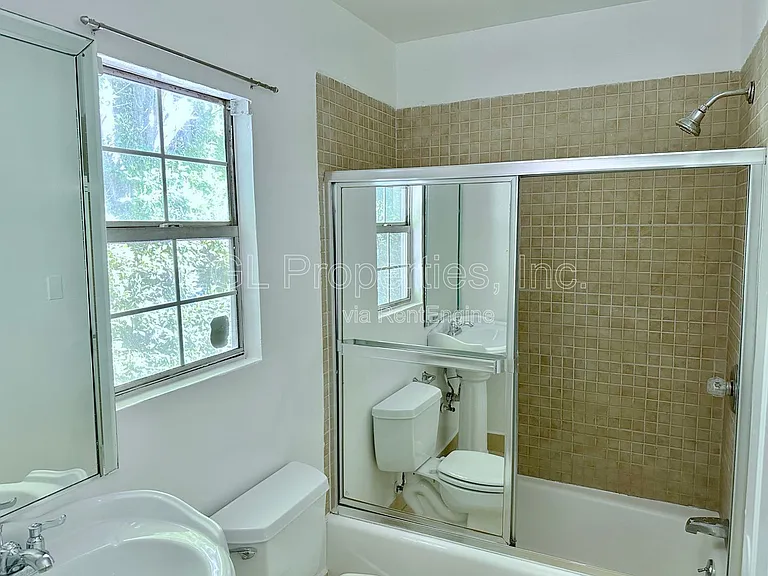 358 N San Vicente Blvd — Photo 17