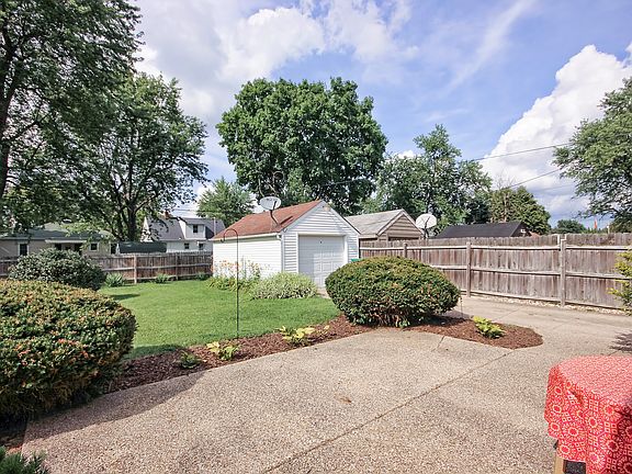 5th image of 2313 W Ayres Ave