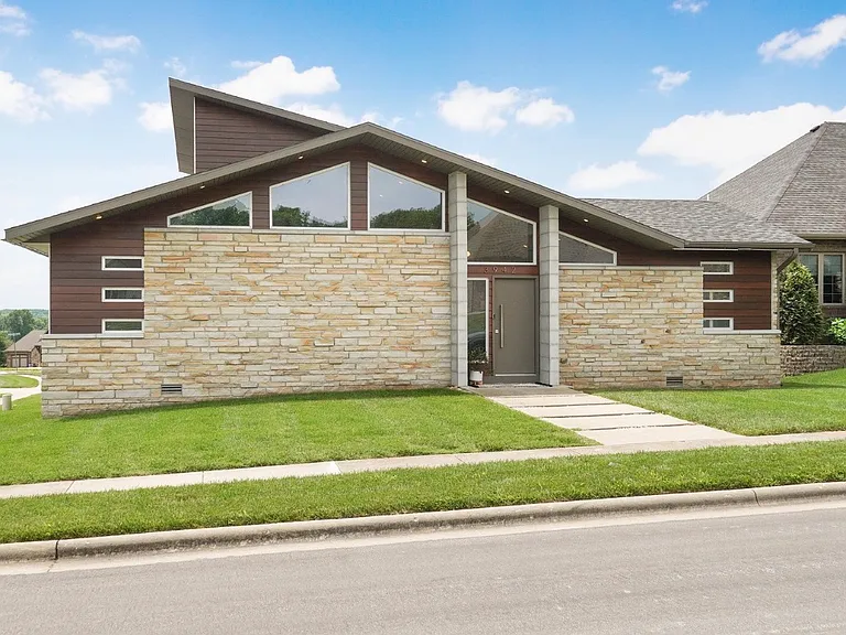 3942 E Rosebrier St — Photo 1