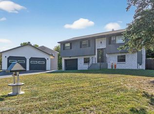 28 Cook Cir, Gansevoort, NY 12831