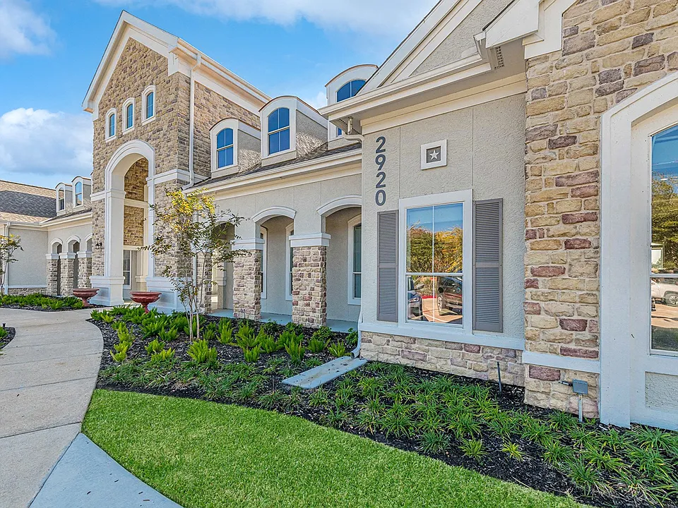 Lakeside Pointe Apartments & Townhomes