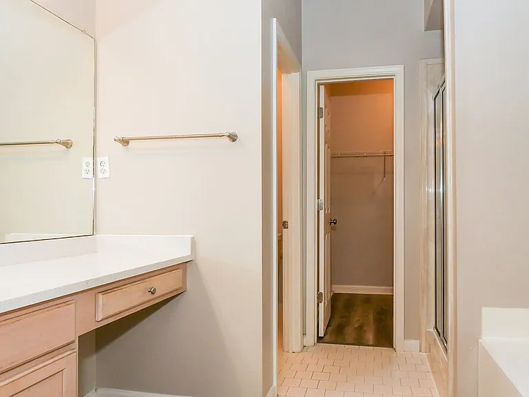 600 Ashley Glen Cir W — Photo 11