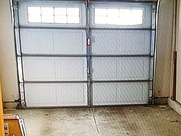 One car garage w/ opener : entry to unit from garage.