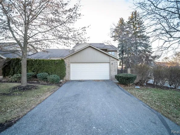 4013 Foxpointe Dr #1, West Bloomfield, MI 48323