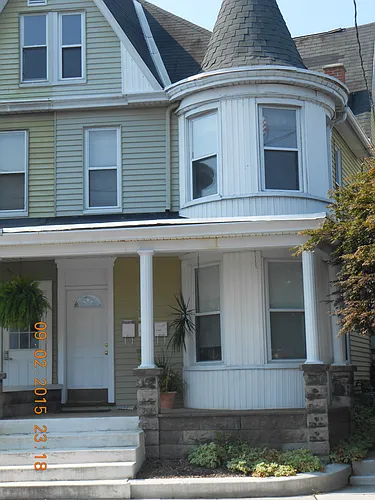 610 Bridge St Photo 1