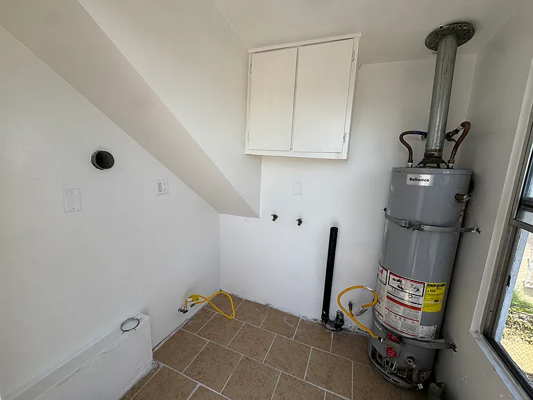 1031 W 91st St #B — Photo 11
