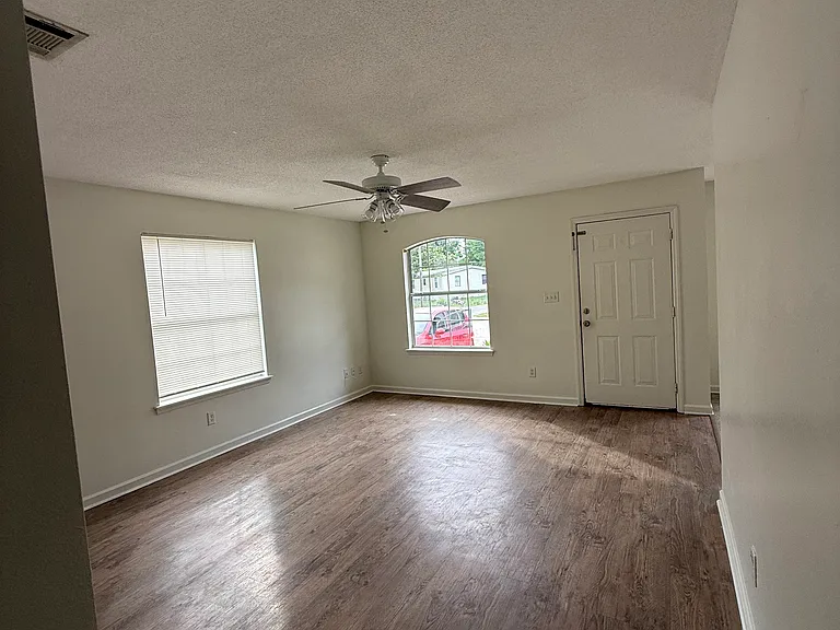 51B Dispennette Dr #51B — Photo 2