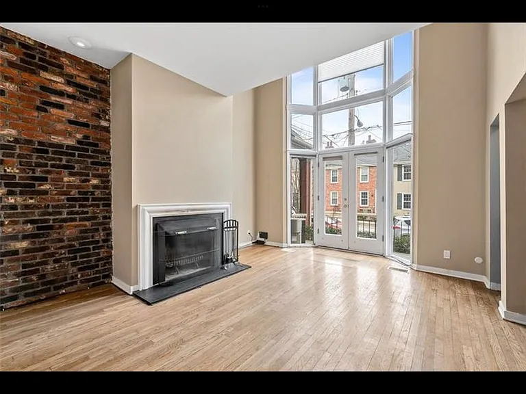 6412 Howe St #1 — Photo 7