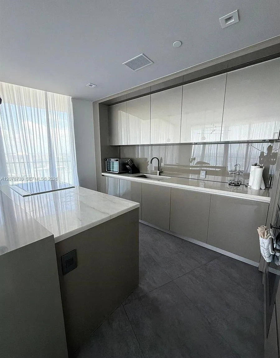 18975 Collins Condo — Photo 4