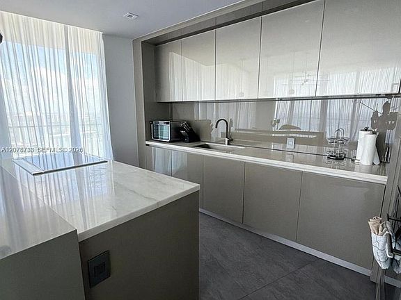 4th image of 18975 Collins Ave Unit 2905