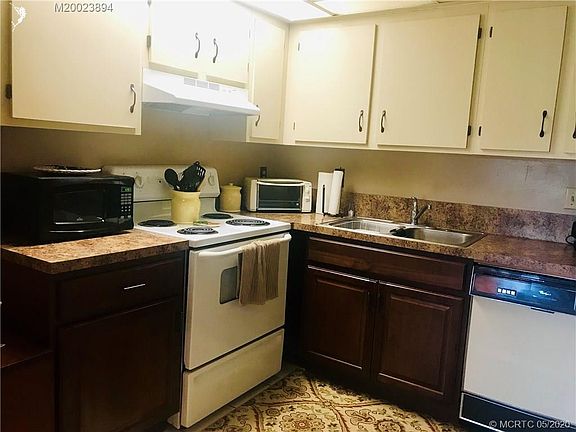 3rd image of 2083 NE Collins Cir APT 8-50