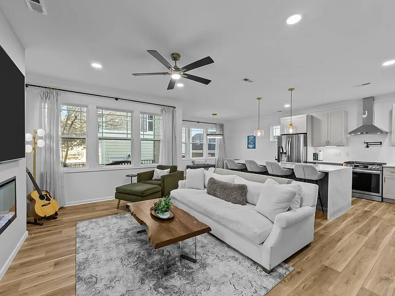 1536 Crafton Way — Photo 10