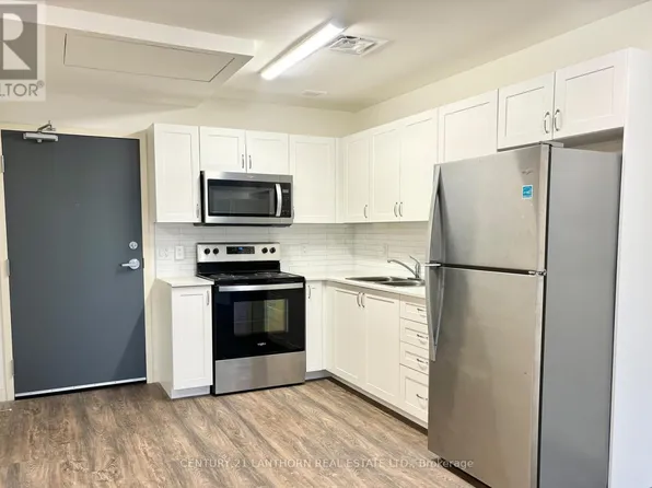 135 Station St S #212, Belleville, ON K8N 0T4