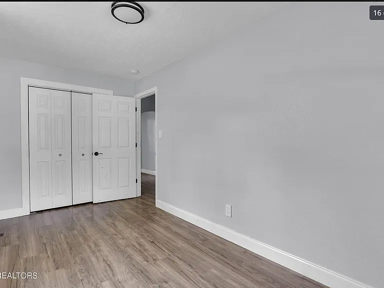 2410 Jefferson Ave — Photo 18