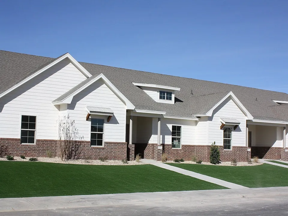 6706 Pontiac Ave