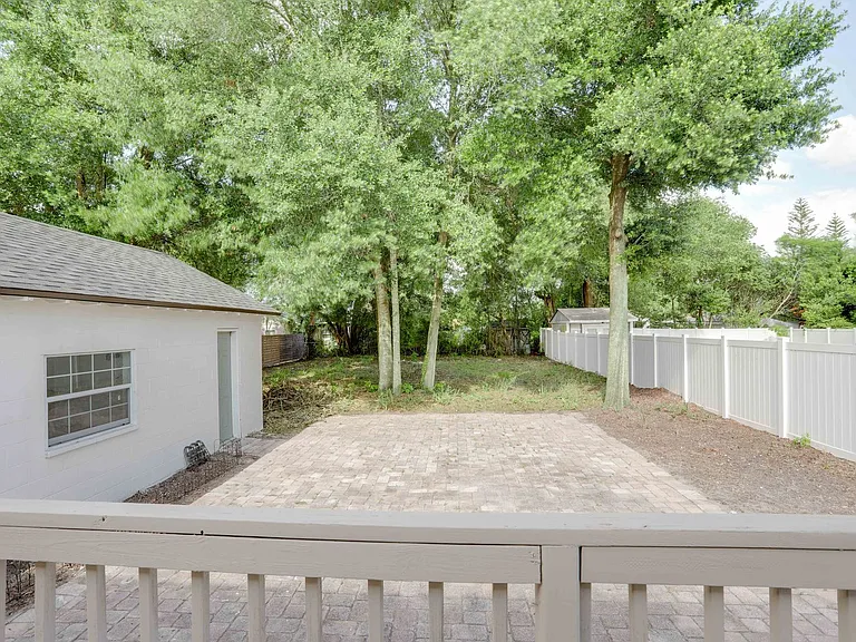 1033 N Hampton Ave — Photo 28