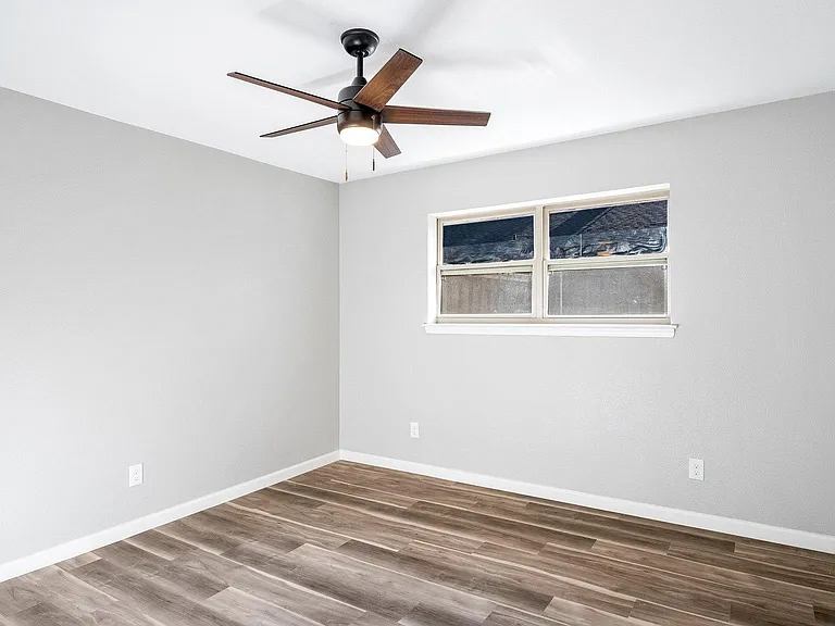 2416 Kimberly Ln — Photo 2