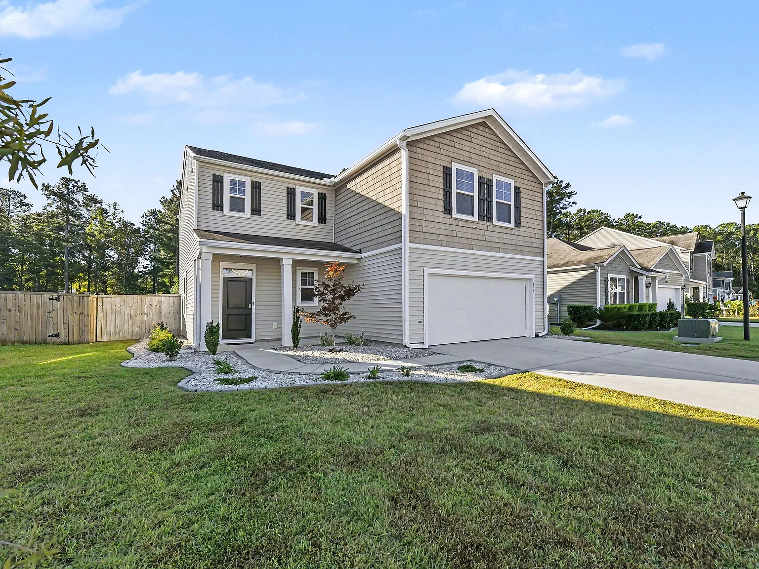 4 bed, 2.5 bath, 1896 sqft, $2,500 — Photo 2