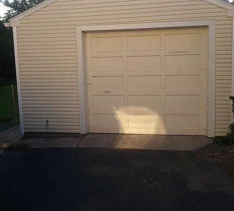 2nd image of 931 College Ave