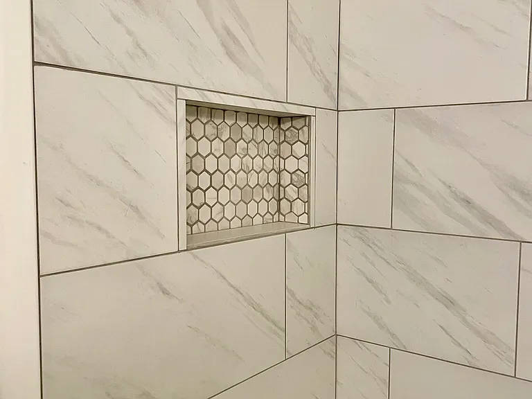Shower space for shampoos and lotions