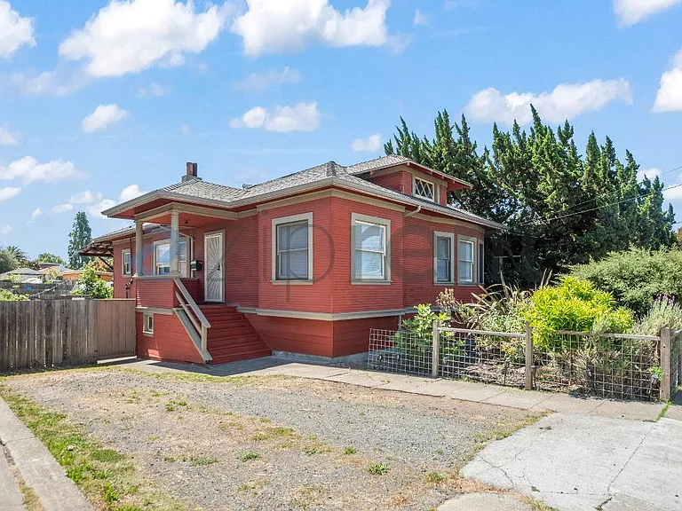 3144 Pleitner Ave — Photo 1