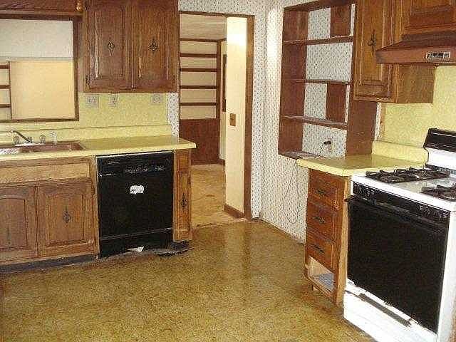 2nd image of 2409 N Moulton Dr