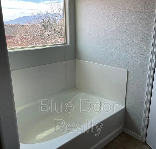 1813 Cortina Loop SE — Photo 15
