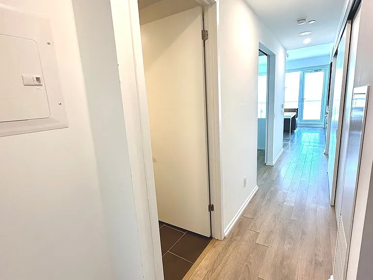 197 Yonge St #3303 — Photo 7