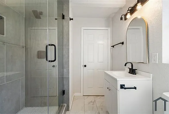 107 Avenue D #B — Photo 10