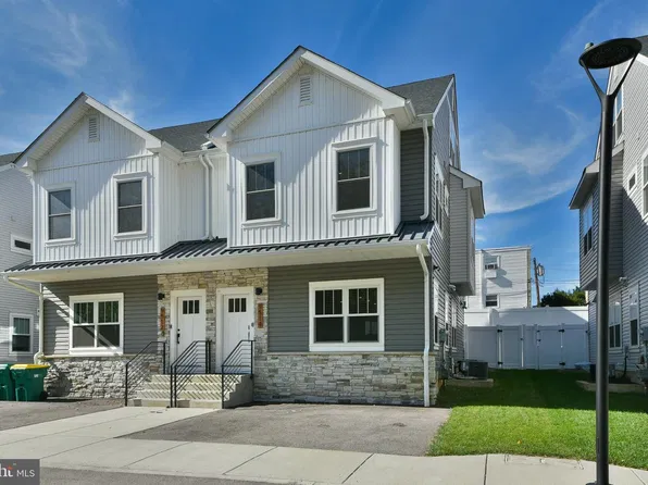 9514 Golfview Ln, Philadelphia, PA 19114