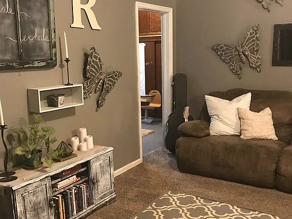 Living room/door to bedroom5