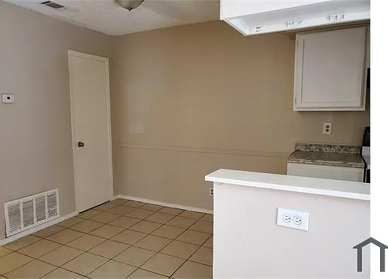 1400 Clamp Ave #303 — Photo 2