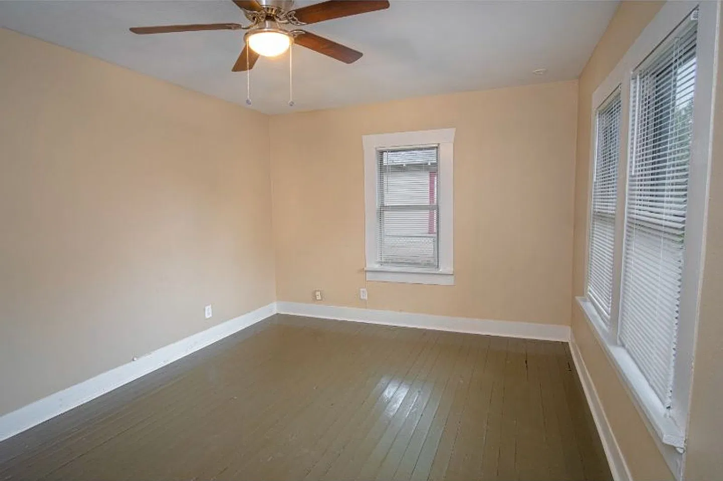1323 Lamar — Photo 2
